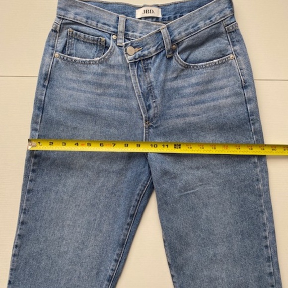 JBD High Rise Crisscross Denim Jeans. Size 26 - Picture 15 of 15